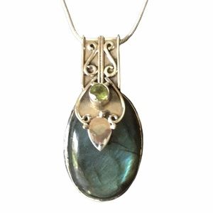 Labradorite Pendant w/sterling silver chain